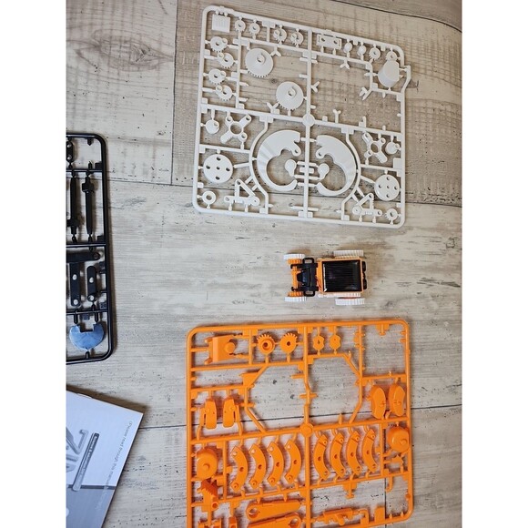 Green Energy 7-in-1 Solar Robot STEM DIY Kit | Buildable Solar Toy for Kids 10+ - Picture 8 of 16